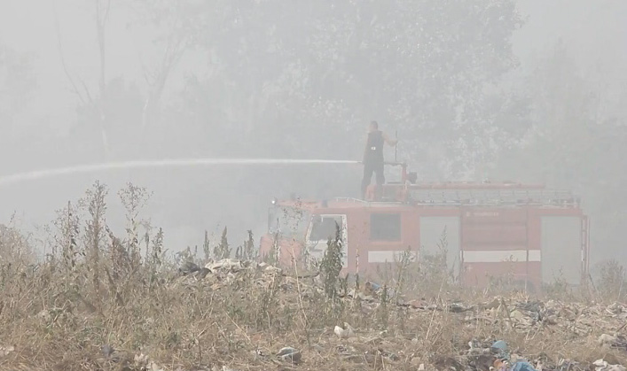 У Виноградові другий день поспіль ліквідовують пожежу на сміттєзвалищі (ФОТО)