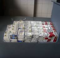 Мешканець Чернівців із румунським паспортом намагався вивезти за кордон через Закарпаття 10 ящиків прихованих сигарет