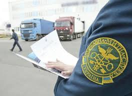 Українець під час перетину кордону на Закарпатті більше ніж наполовину зменшив вартість автобусу (ФОТО)