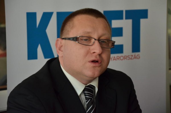 Очільник угорської партії допомагав українцям оформляти угорське громадянство