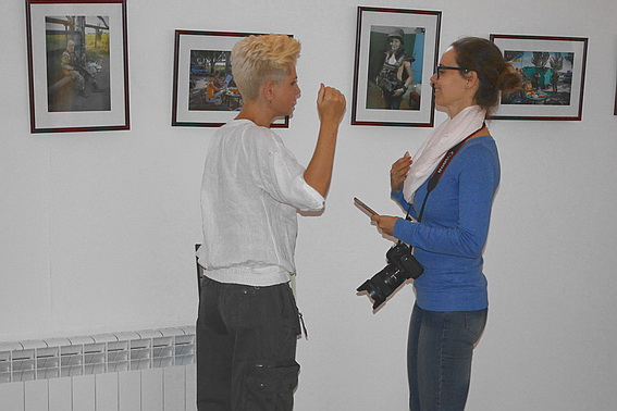 В Ужгороді відкрилася виставка робіт донецьких художниць "Маріуполь на межі" (ФОТО)