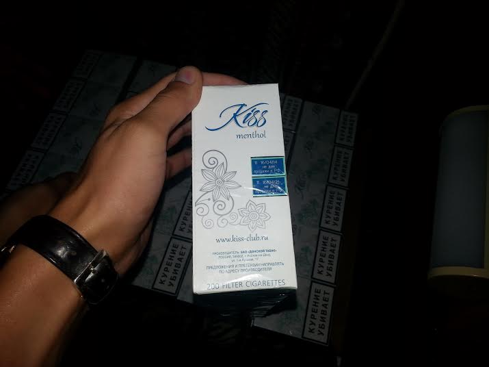 У міжнародному потязі працівники Закарпатської митниці ДФС виявили 850 пачок контрабандних сигарет "KISS" (ФОТО)