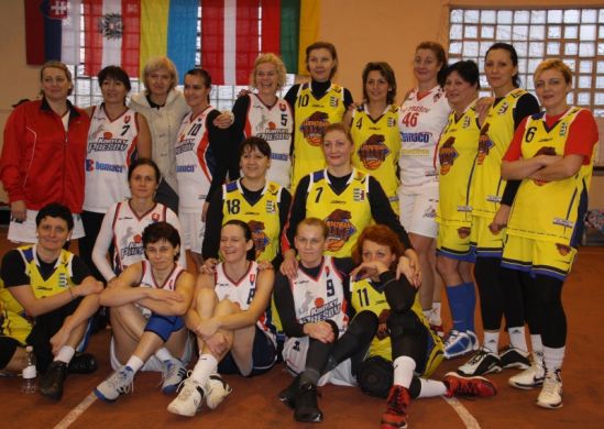 У Мукачеві відбувся міжнародний баскетбольний турнір серед ветеранських команд (ФОТО)