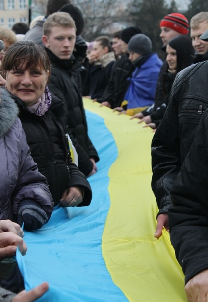 У День Соборності України в Ужгороді до Апеляційного суду принесуть 100-метровий Державний Прапор України