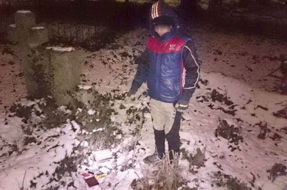 В Ужгороді затримали 16-літнього вуличного грабіжника, який нападав на жінок (ФОТО, ВІДЕО)