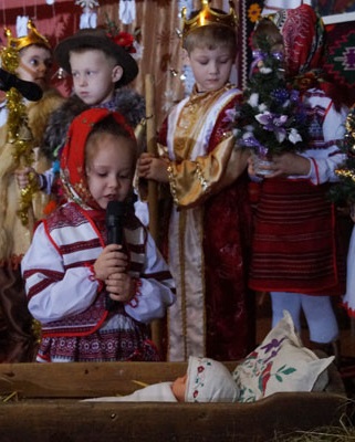 У Тернові на Тячівщині колядувала малеча з дитсадків і шкіл кількох сіл (ФОТО)