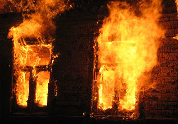 У Соймах на Міжгірщині з'ясовують причину пожежі, що знищила кімнату та майно в будинку