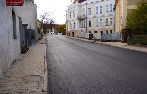Вулицю Підгірну в Ужгороді у надвечір'я п'ятниці відкрили для руху після капітального ремонту (ФОТО)