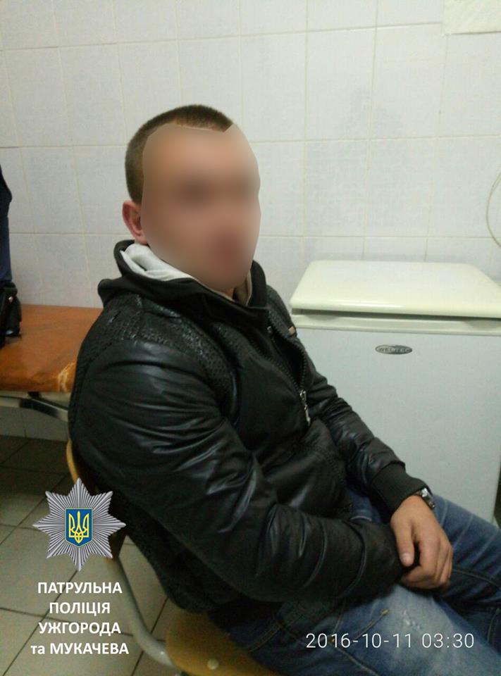 В Ужгороді патрульні затримали водія-порушника без "прав" і на підозрілих "Жигулях" (ФОТО)