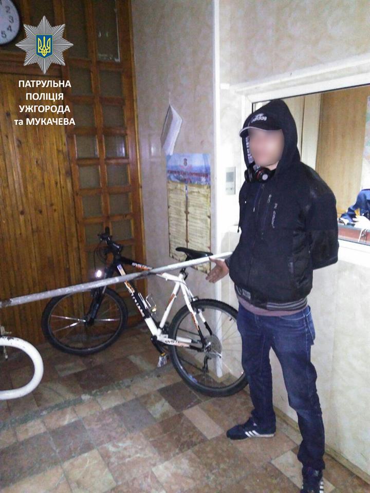 В Ужгороді затримали чоловіка на краденому велосипеді і з серцевинами замків та викруткою (ФОТО) (ДОПОВНЕНО)