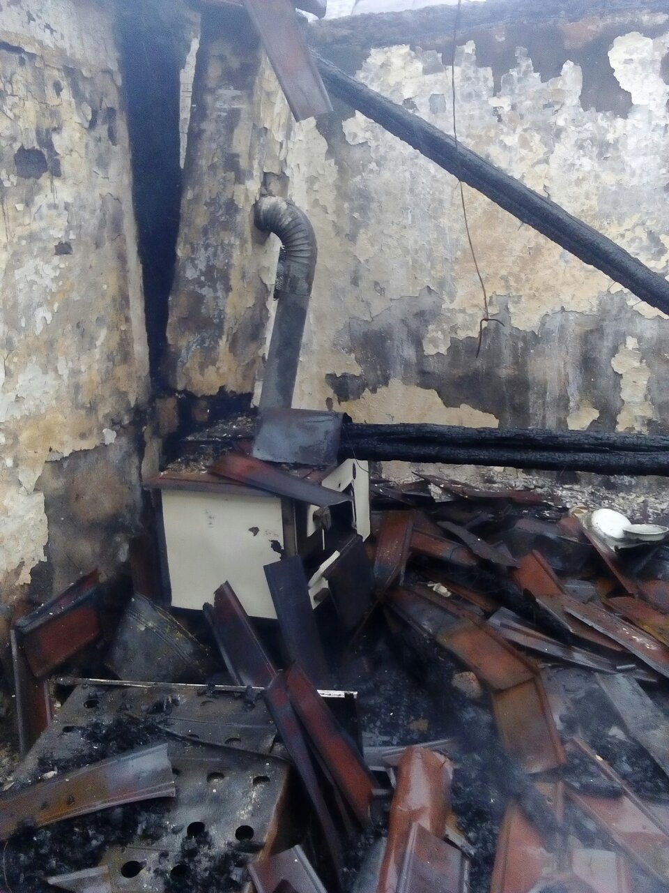 На Мукачівщині в пожежі в літній кухні загинув чоловік (ФОТО)
