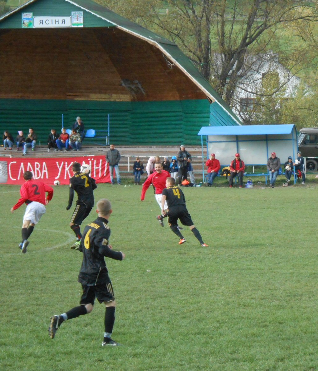 На Тячівщині та Рахівщині пройшли чергові футбольні матчі першості району та області