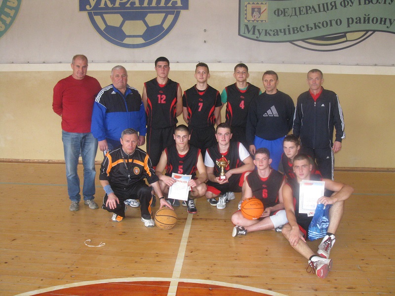 У Мукачеві до Дня захисника України провели баскетбольний турнір серед молодіжних команд міста (ФОТО)