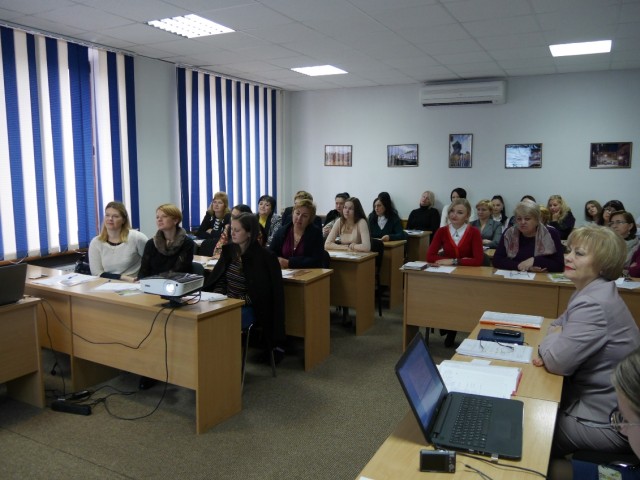 В Ужгороді на семінарі говорили про жіноче лідерство та його особливості в Україні