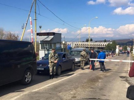 Румунія призупинила пропуск легкових авто біля КПП "Солотвино" через незаконне блокування в Україні