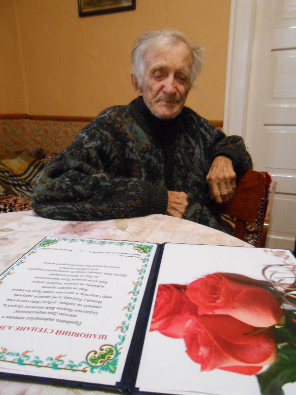 У Ясінях на Рахівщині вітали зі 102-им днем народження найстарішого мешканця селища
