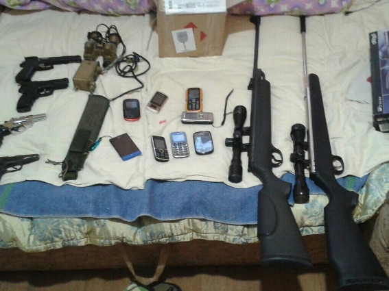 В Ужгороді у помешканні чоловіка виявили колекцію пістолетів та рушниць (ФОТО)