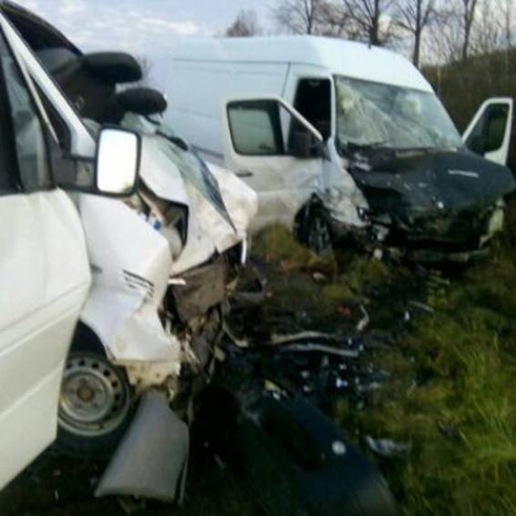 На Іршавщині внаслідок зіткнення двох мікроавтобусів зазнали травм водії та пасажирка (ФОТО)
