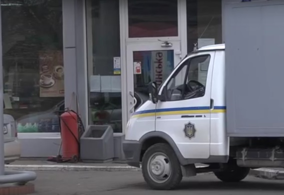 В Ужгороді 2 працівники АЗС із товаришем викрали 120 тис грн, а потім інсценували збройний напад (ФОТО, ВІДЕО)