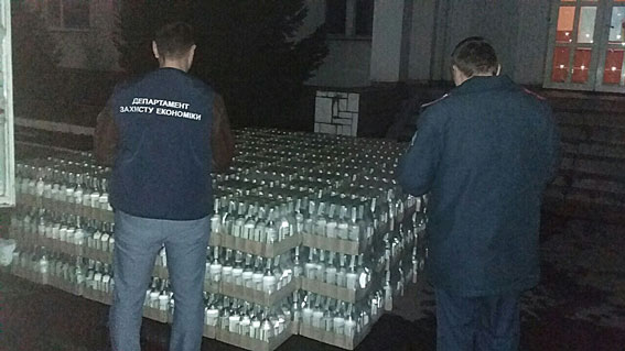 На Закарпатті зупинили львів'янина, що перевозив фальсифікований алкоголь на півмільйона грн (ФОТО)