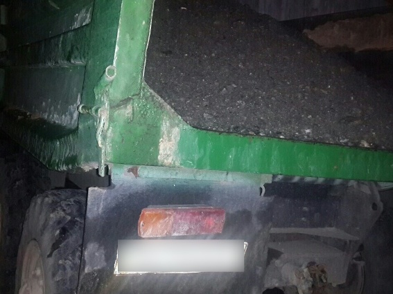 У Рахові затримали вантажівку із 4 кубометрами гравію без документів (ФОТО)