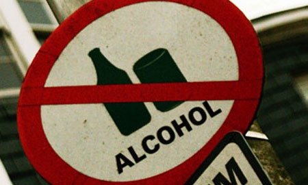 За продаж алкоголю вночі в Ужгороді оштрафували продавця цілодобового магазину