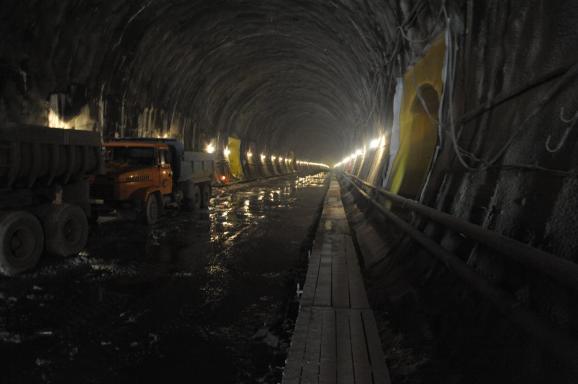 Пробні запуски потягів реконструйованим Бескидським тунелем відбудуться наприкінці 2017 року