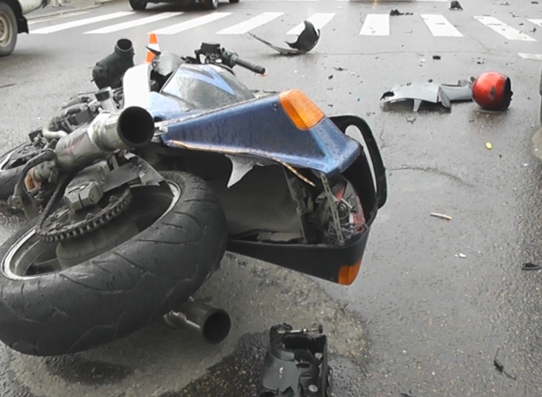 В Ужгороді в зіткненні мікроавтобусів та мотоцикла загинув мотоцикліст