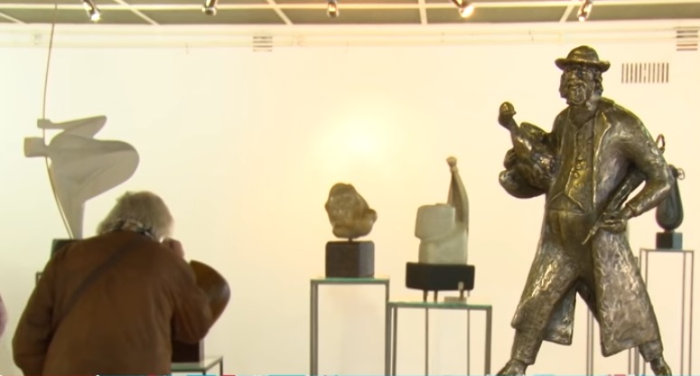 В Ужгороді 8-ро скульпторів відкрили ювілейну виставку (ВІДЕО)