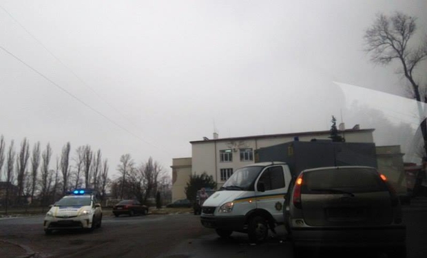 В Ужгороді легковик зіткнувся з автозаком (ФОТО)