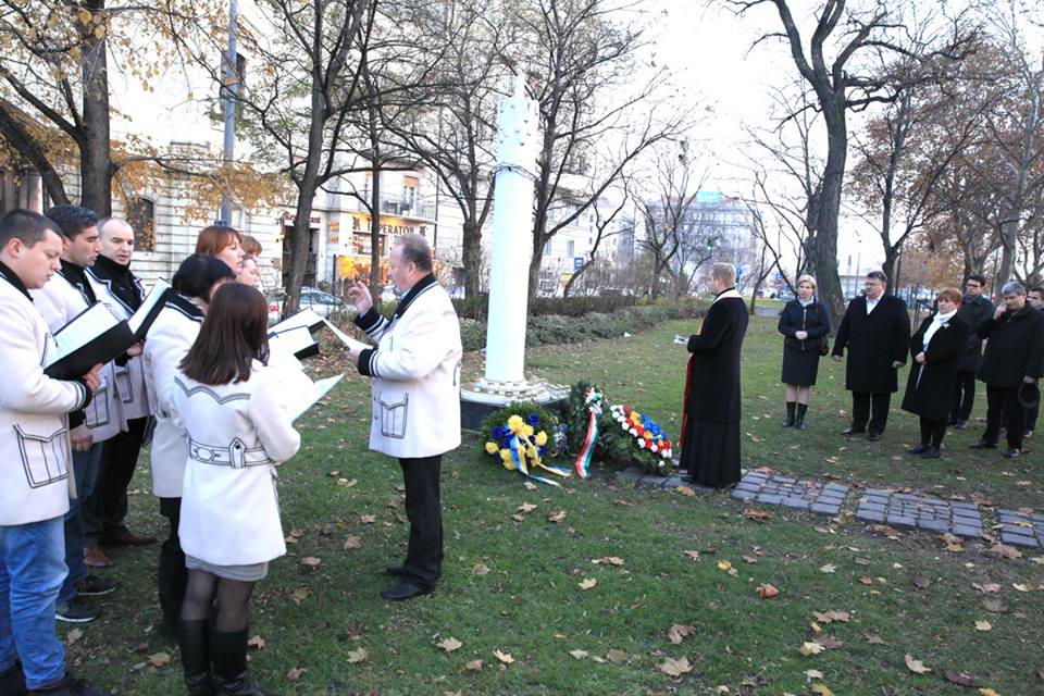 Закарпатський народний хор взяв участь у вшануванні пам'яті жертв Голодомору в Будапешті (ФОТО)
