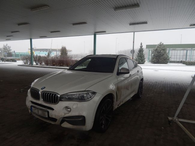 Закарпатця зупинили на виїзді з Угорщини на вкраденій у Німеччині BMW X6 (ФОТО)