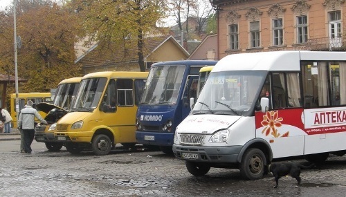 До вересня наступного року в Ужгороді сподіваються замінити близько 20 пасажирських автобусів на майже вдвічі більші 