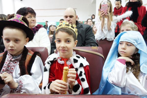 Учасники фестивалю "Вифлеємська зіронька" у Тячеві потішили колядками угорською мовою (ФОТО)