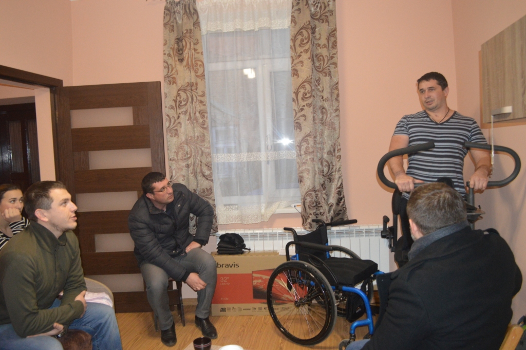 Для важкопораненого під Волновахою Руслана Росула на Закарпатті допомогли облаштувати помешкання (ФОТО)