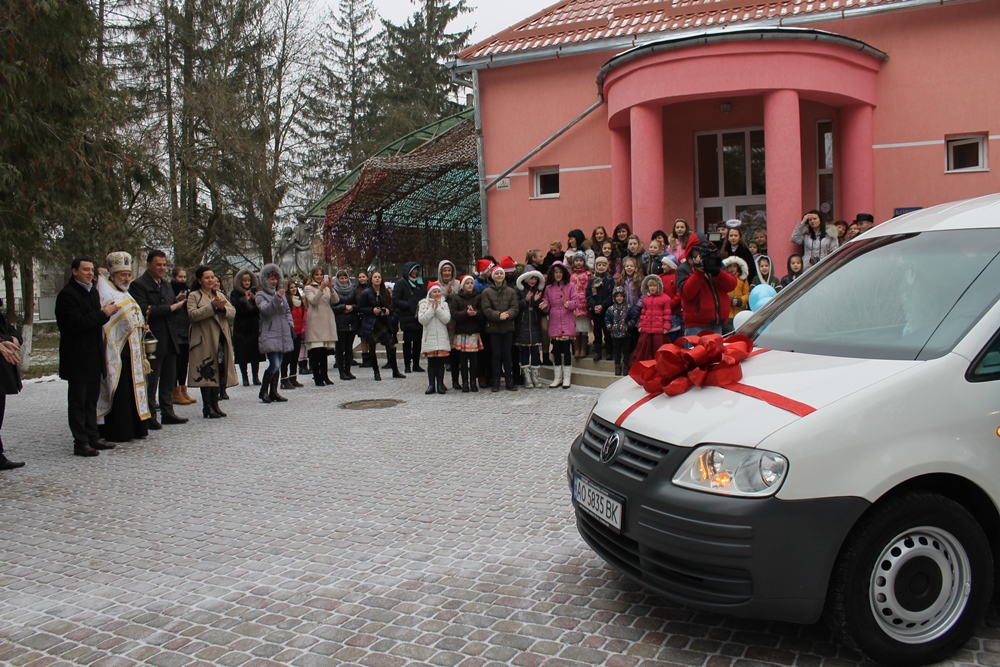 У санаторії "Малятко" на Закарпатті відкрили сучасну котельню і передали Volkswagen Caddy для оздоровниці (ФОТО)