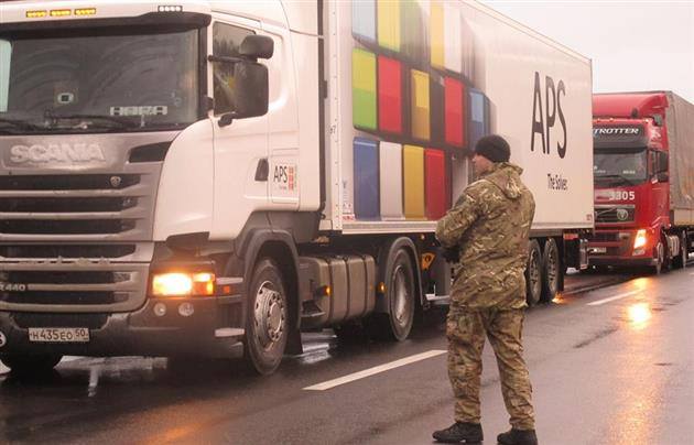 Водії російських вантажівок спільно з закарпатським криміналітетом готують провокації в місці блокування