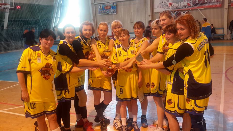 Закарпатські баскетболістки привезли "золото" з ветеранського чемпіонату України (ФОТО)