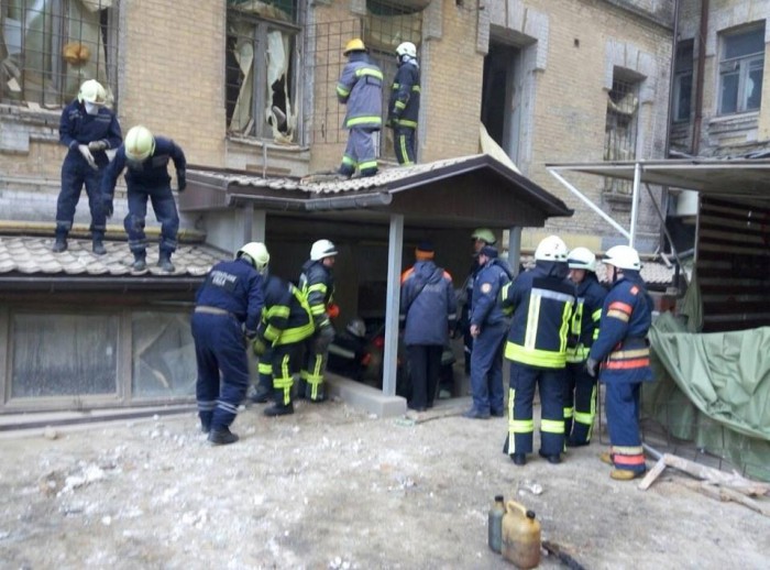 З 6-ти людей, що опинилися під завалами будинку в Києві, 4-ро виявилися закарпатцями (ВІДЕО)