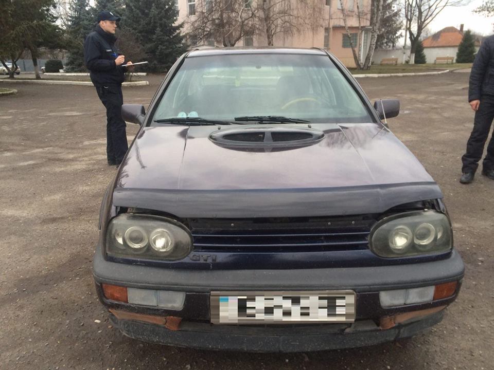 В Ужгороді патрульні виявили припаркований з порушенням ПДР автомобіль без документів (ФОТО)