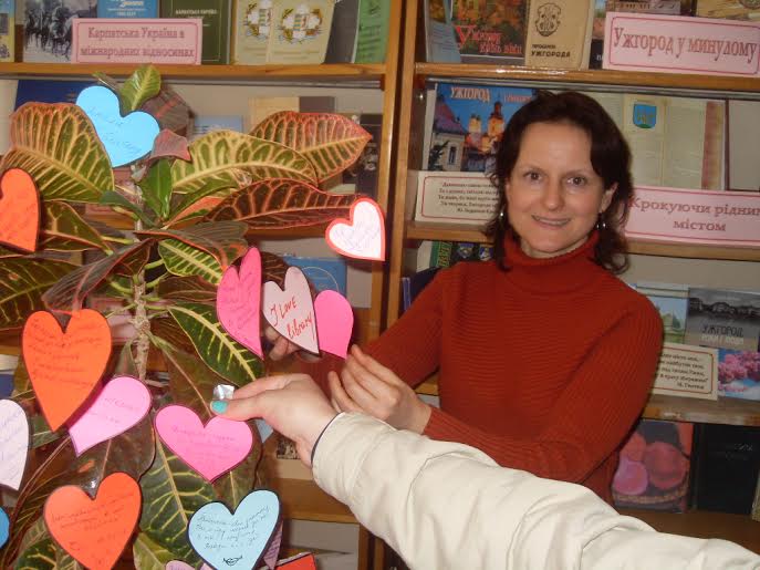 До Дня закоханих в Ужгородській міській бібліотеці відбувся соціально-розважальний захід "Під знаком Купідона" (ФОТО)