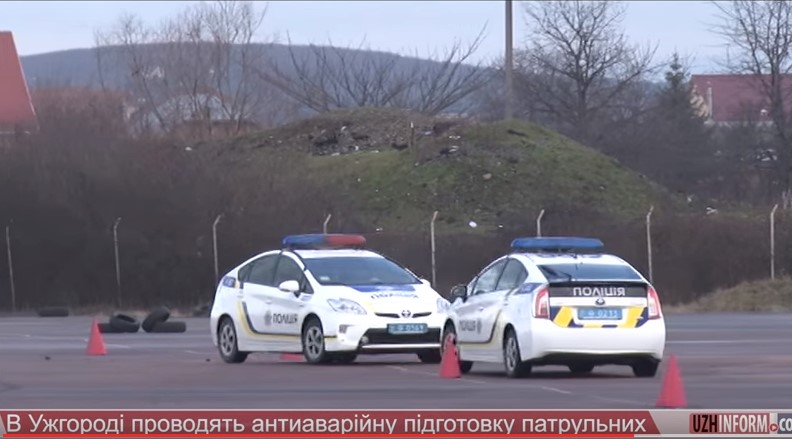 Першу в Україні антиаварійну підготовку патрульних поліцейських проводять в Ужгороді (ВІДЕО)