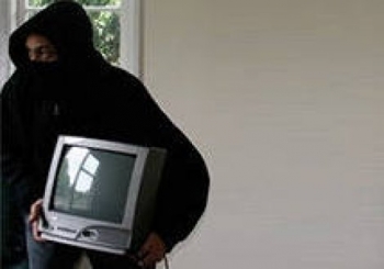 На Великоберезнянщині затримали грабіжника, який викрав у пенсіонерки телевізор