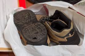 Школяр із Перечина, отримавши 3 тис грн оплати за телефон, надіслав покупцю натомість старе взуття