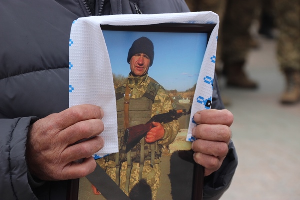 Доброволець 128-ї гірсько-піхотної бригади Петро Балога загинув під Донецьком від кулі снайпера (ВІДЕО)
