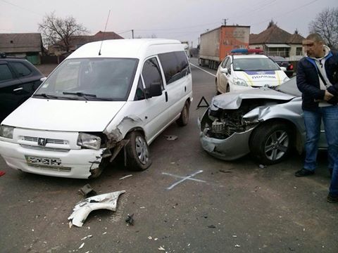 У Ракошині на Мукачівщині після зіткнення двох авто жінку-водія забрала"швидка" (ФОТО)