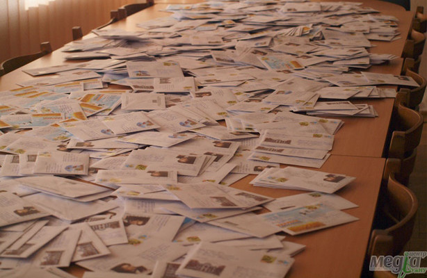 Студенти УжНУ відправили тисячу листів Яценюку (ФОТО)
