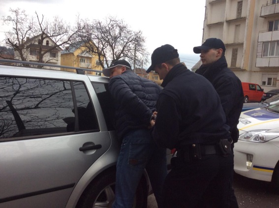 У Мукачеві поліцейські затримали "викрадача" автомобіля (ФОТО, ВІДЕО)