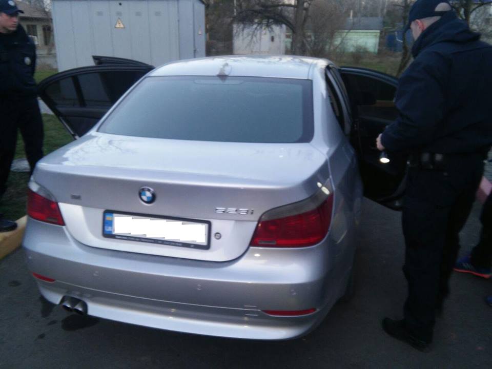 У Мукачеві патрульні затримали п'яного водія зі зброєю в авто (ФОТО)