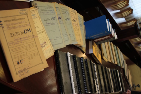 В Ужгороді відкрили унікальні архівні матеріали про депортованих у повоєнні роки із Закарпаття німців (ФОТО)